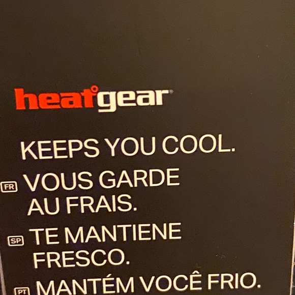 Boys Under Armour heat gear top - Picture 3 of 3